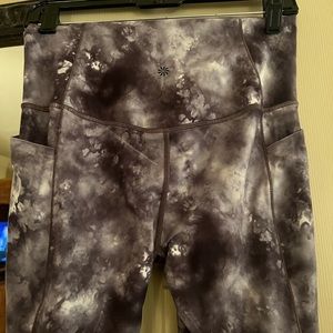 ATHLETA SALUTATION II CAPRI-Grey